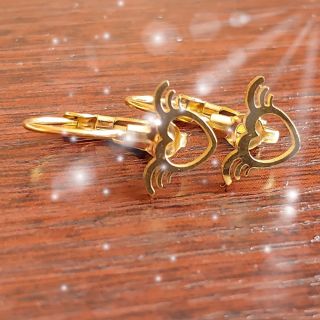 Ocel není jen pevná, ale může být i krásná. Náušnice z chirurgické oceli Okřídlená ❤. #nausnice #nausniceChirirgickaOcel...